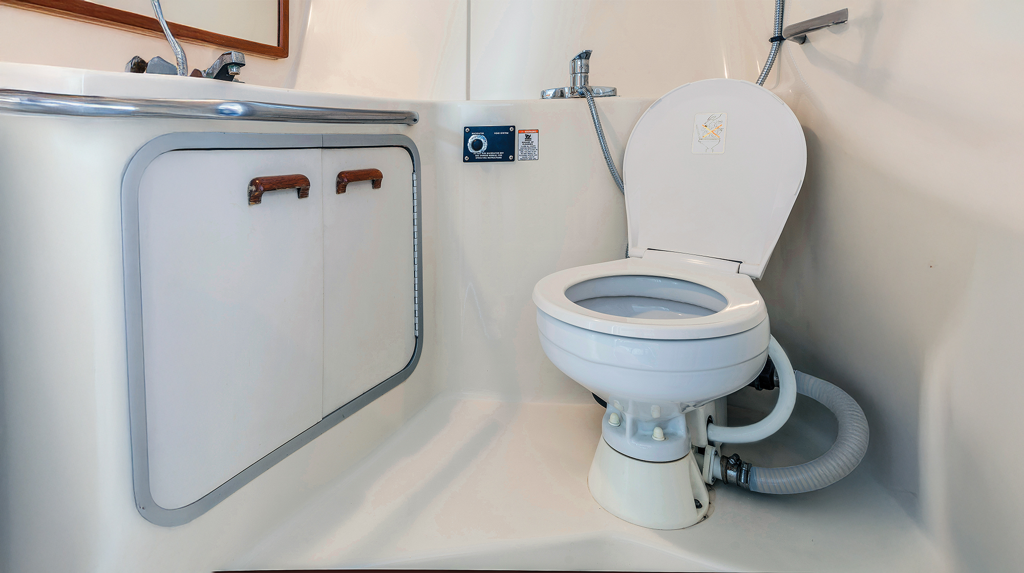 prm-toilet-on-boat prm-toilet-on-boat