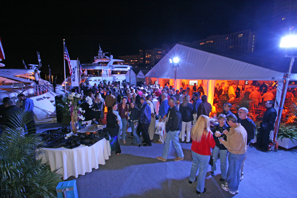 aqua-pelican-isle-g2.jpg promo image Readers mingle at a Power & Motoryacht-sponsored event at the Miami International Boat Show.