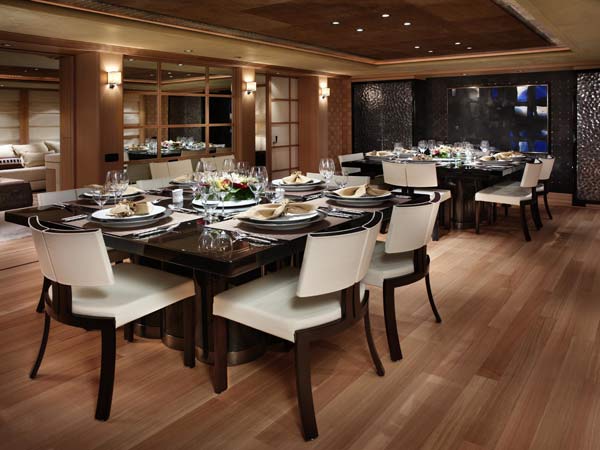 kogo-g1.jpg promo image Dining room aft