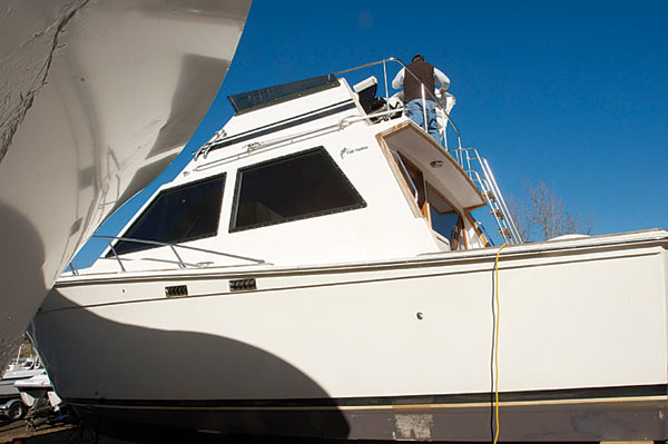Second Look II is a standard issue 37-foot Egg Harbor convertible, a vessel that was popular back in the 1980's. Without her hardtop, this boat's flying bridge looks almost naked.