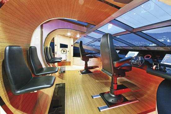 Photos courtesy of Danish YachtsStarship Enterprise—the extraordinary pod-like wheelhouse. Note the gap in the bulkhead, and the glass panel overhead.
