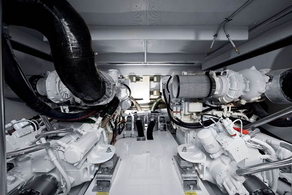 Azimut 60 engine room