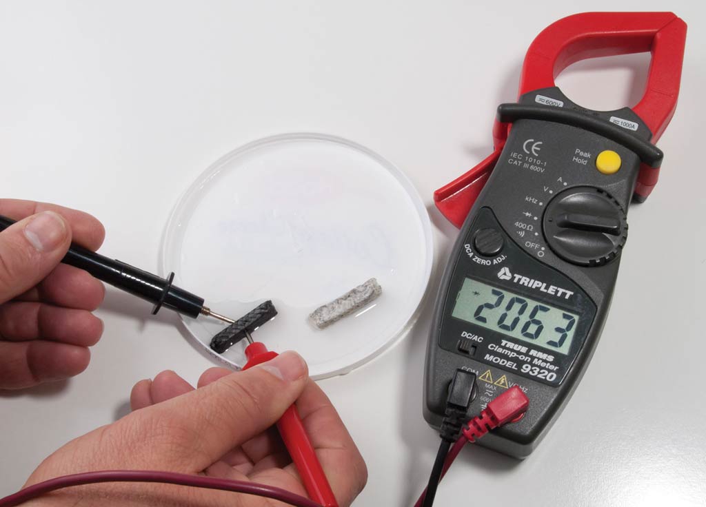 Measuring wet packing with a multimeter Measuring wet packing with a multimeter
