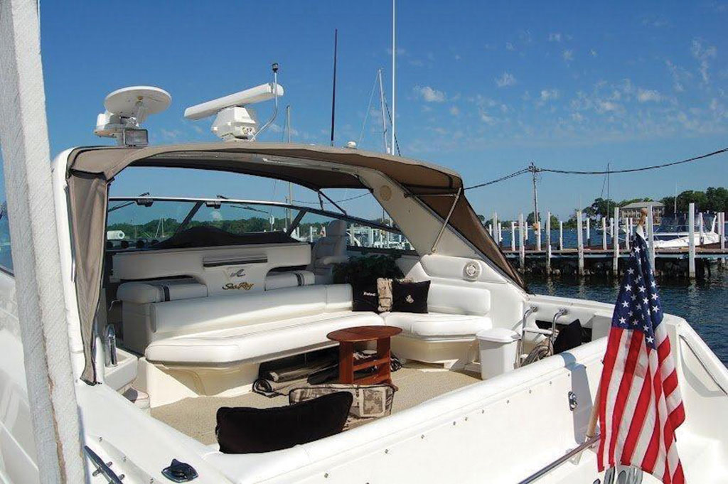 Sleek lines and a cockpit ready for fun are hallmarks of this 1991 Sea Ray. Sleek lines and a cockpit ready for fun are hallmarks of this 1991 Sea Ray.