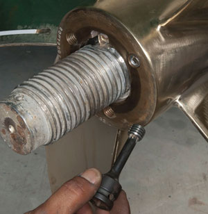 setscrews in the propeller hub