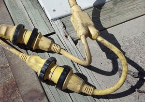 The standard Y-type electrical splitter