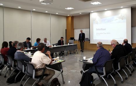 Intellian_tour_2013_courtesy_Intellian.jpg Intellian_tour_2013_courtesy_Intellian.jpg