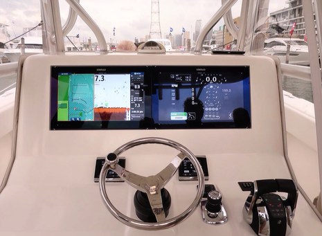 Mercury_Simrad_glass_bridge_cPanbo.JPG Mercury_Simrad_glass_bridge_cPanbo.JPG