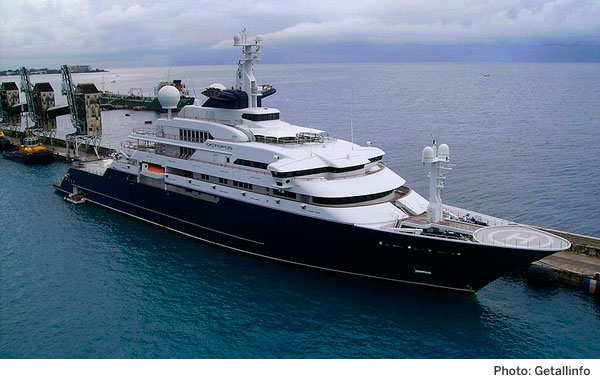 Megayacht Octopus - Photo by Getallinfo