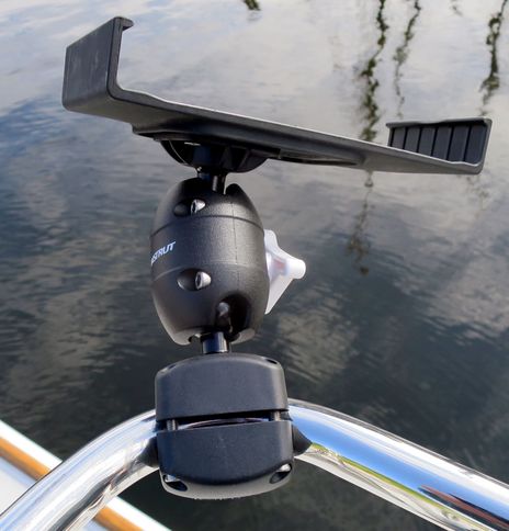 Scanstrut_Rokk_rail_mount_on_bend_cPanbo.jpg Scanstrut_Rokk_rail_mount_on_bend_cPanbo.jpg