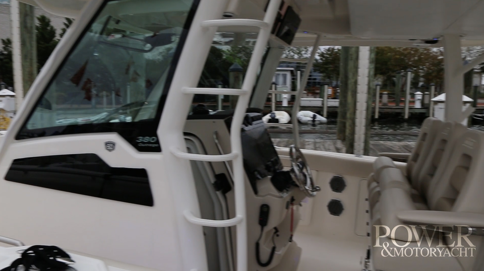 Boston-Whaler-380-Outrage-prm Boston-Whaler-380-Outrage-prm
