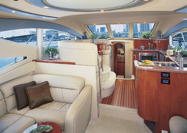 cruisers477-yacht-g1.jpg promo image