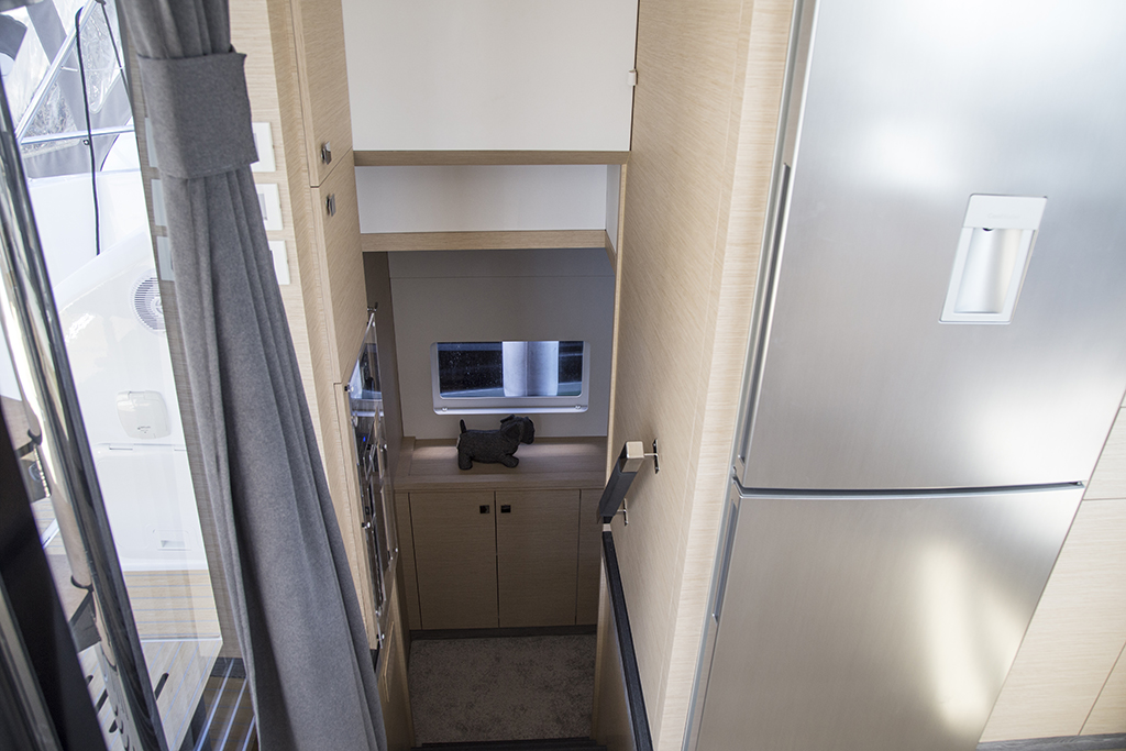 008_fountaine-pajot-44-my.jpg promo image