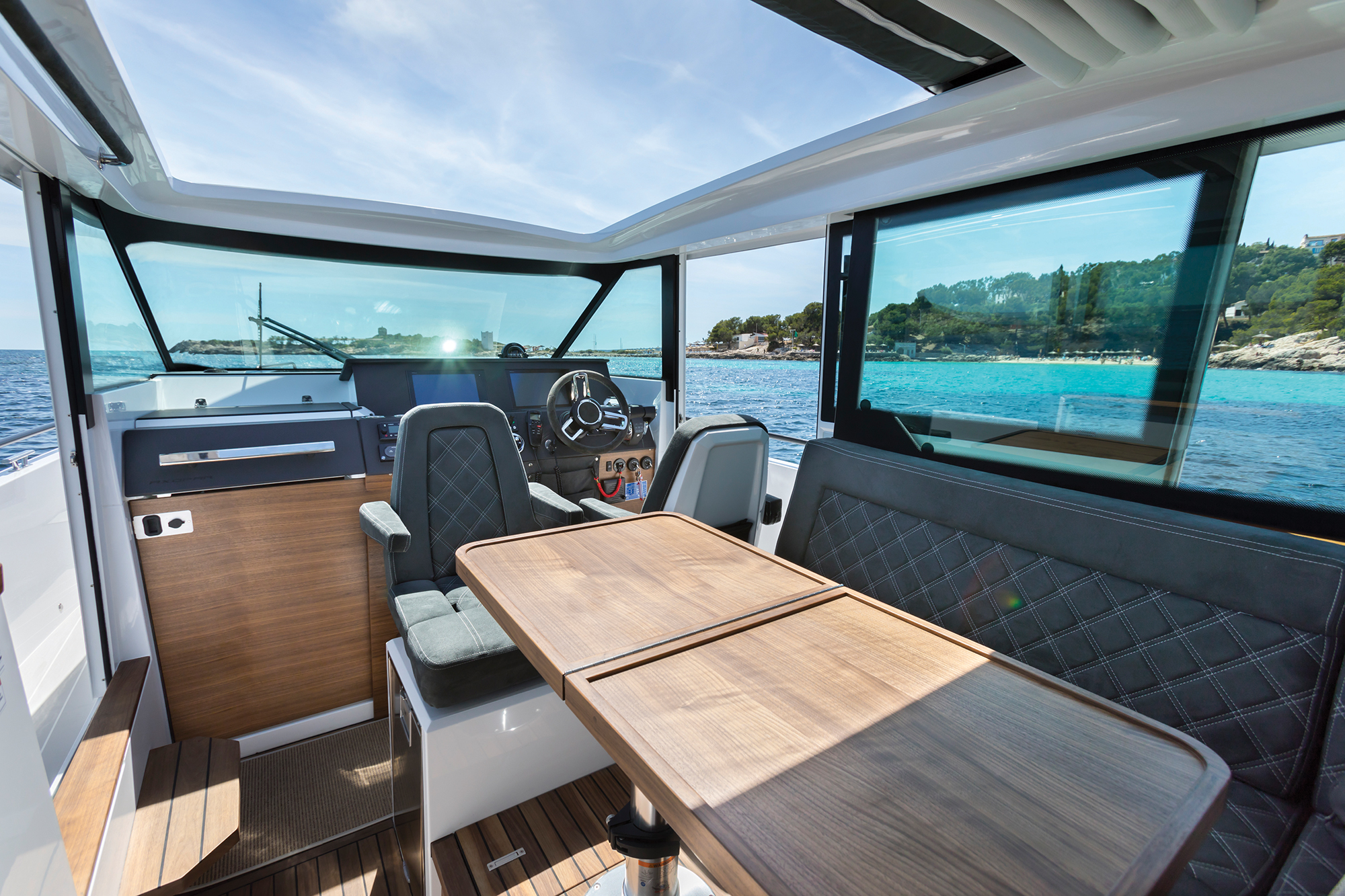 The folding table and reversible helm seat make the salon ideal for entertaining.