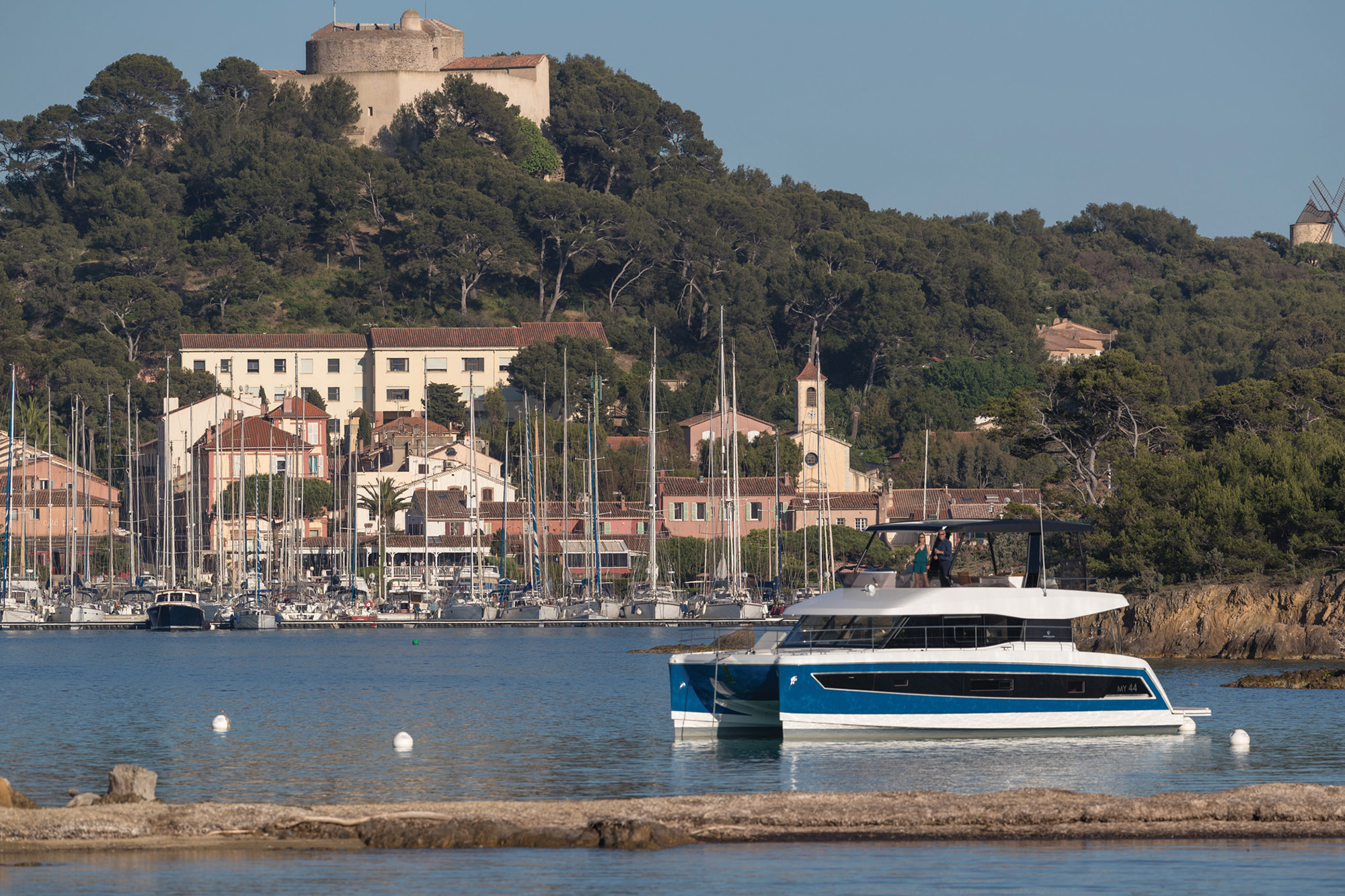 The cat’s 4-foot 4-inch draft allows it to nose close to the beach.