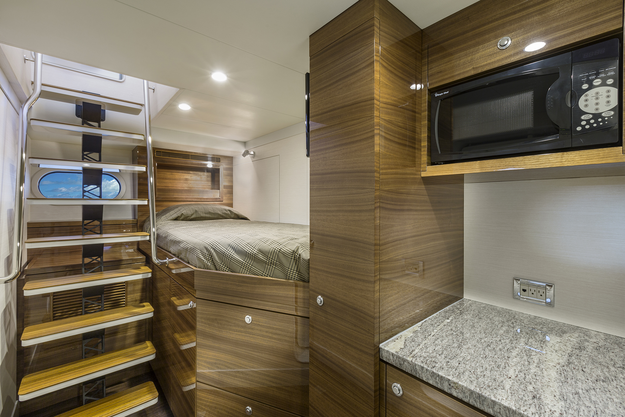 Crew 019 ©Jim Raycroft