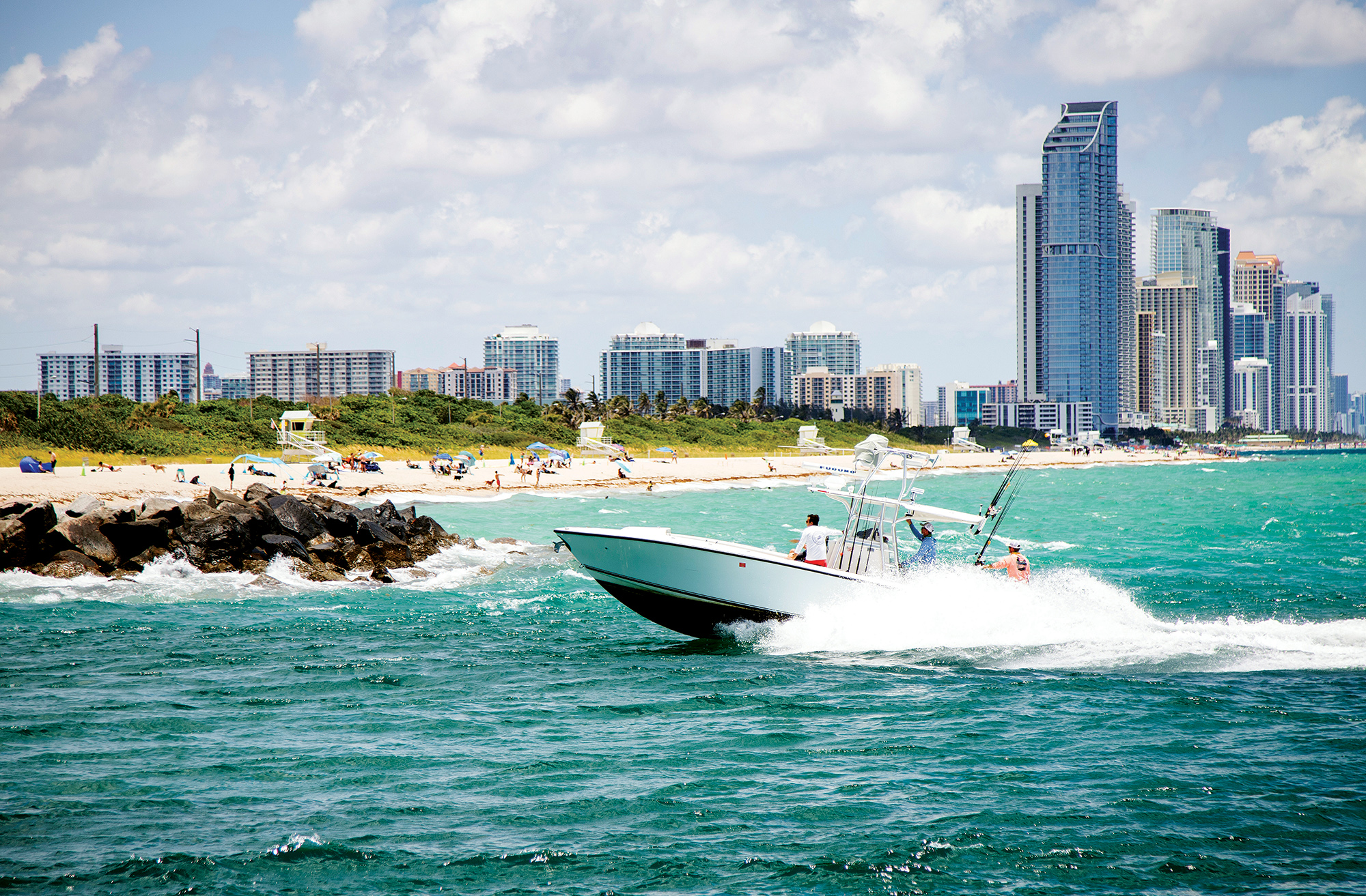 feat_haulover boat entering an inlet