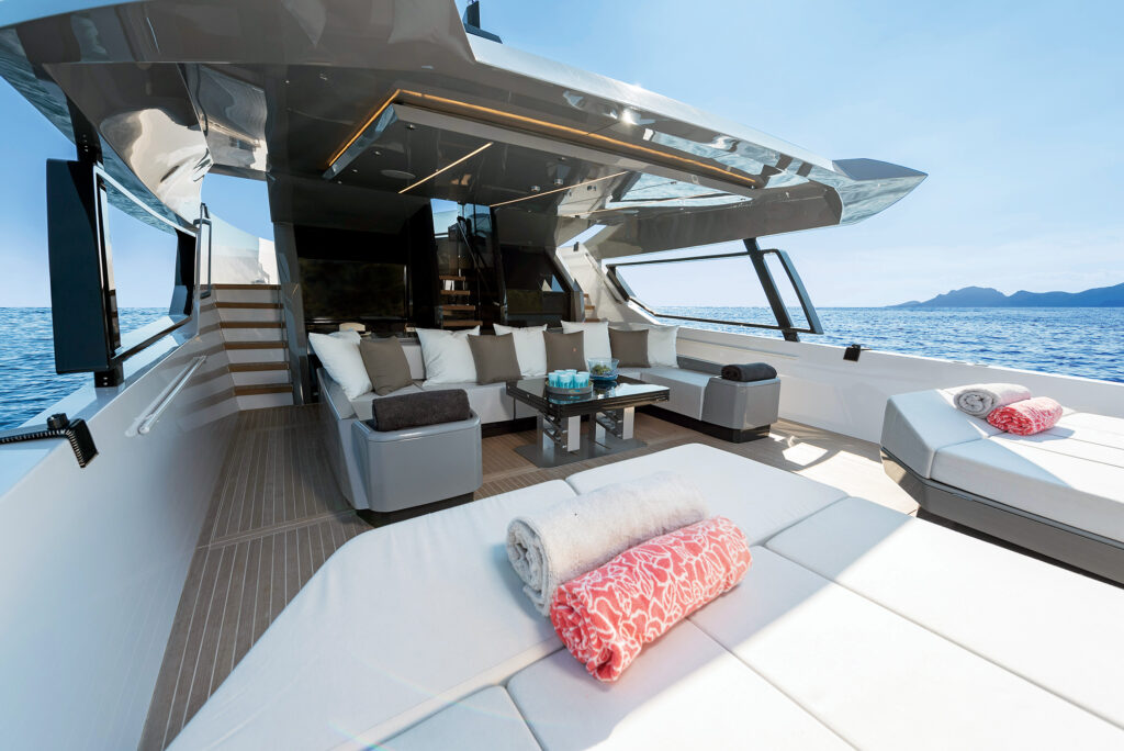 Arcadia Sherpa 60 aft area