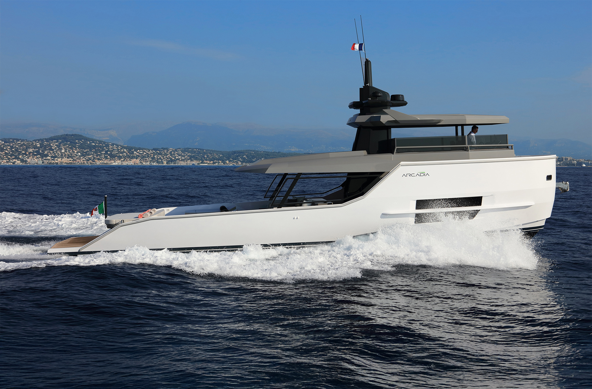 featured_Arcadia Sherpa 60 Arcadia Sherpa 60 profile under power