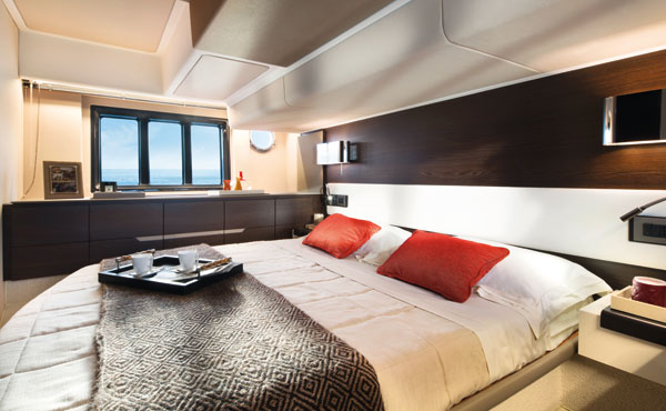 02-Azimut-50F_Master-Cabin-.jpg promo image