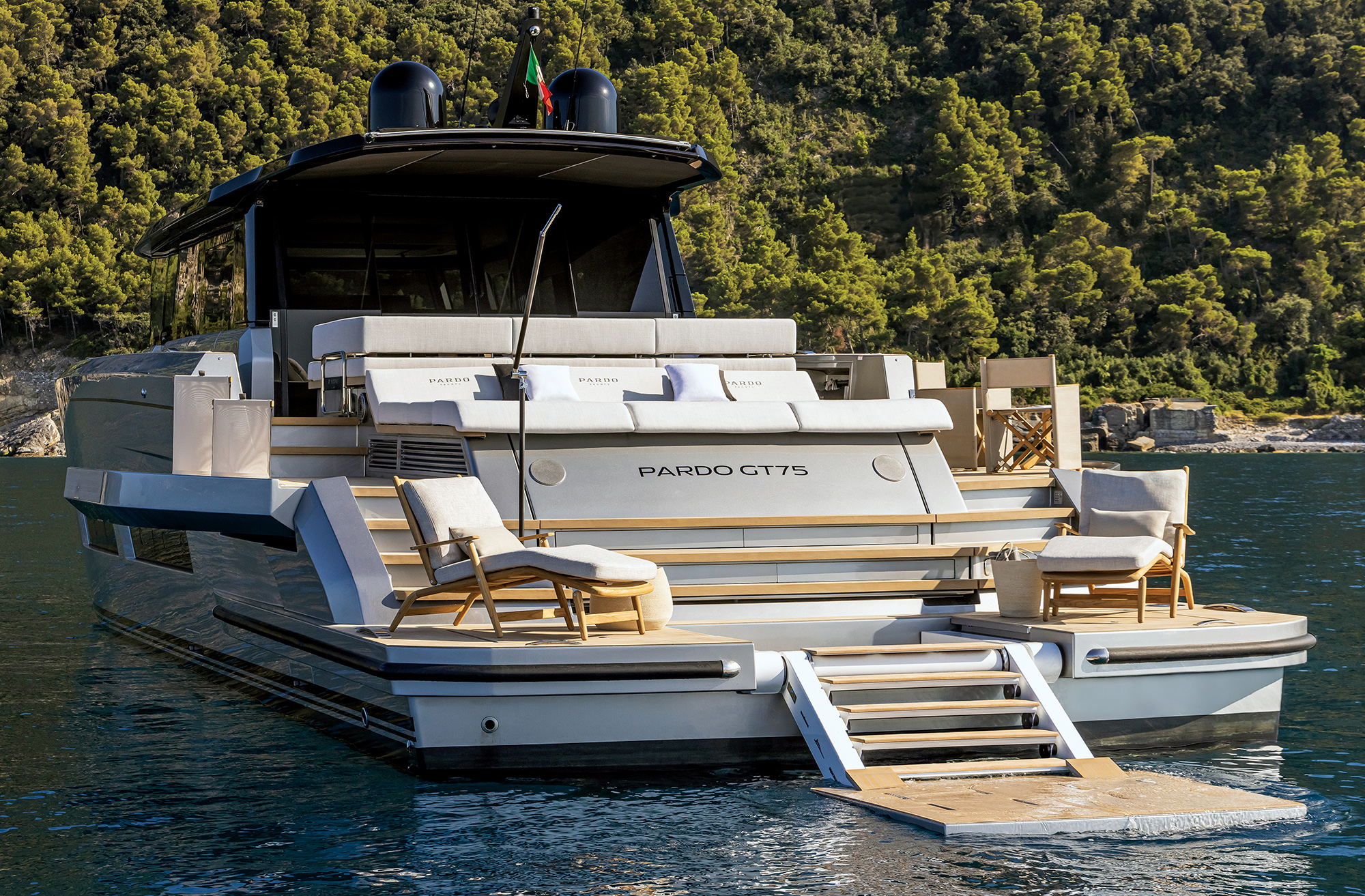 Pardo GT75 swim platform