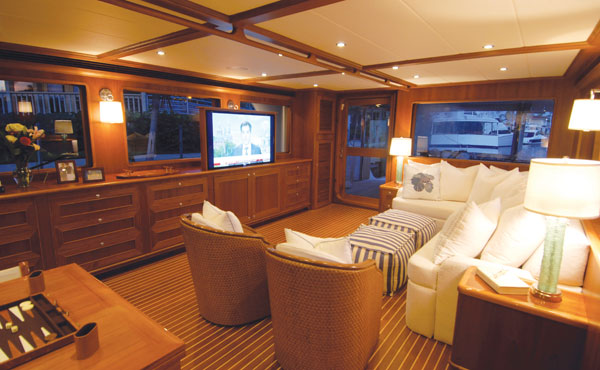 02_outer_reef_860_saloon.jpg promo image