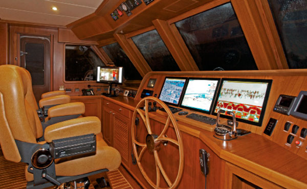 04_outer_reef_860_helm.jpg promo image