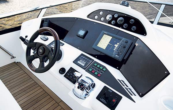 sunseeker82-yacht-g1.jpg promo image