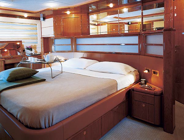 ferretti880-yacht-g3.jpg promo image