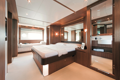 riva_92_duchessa_master_cabin.jpg promo image