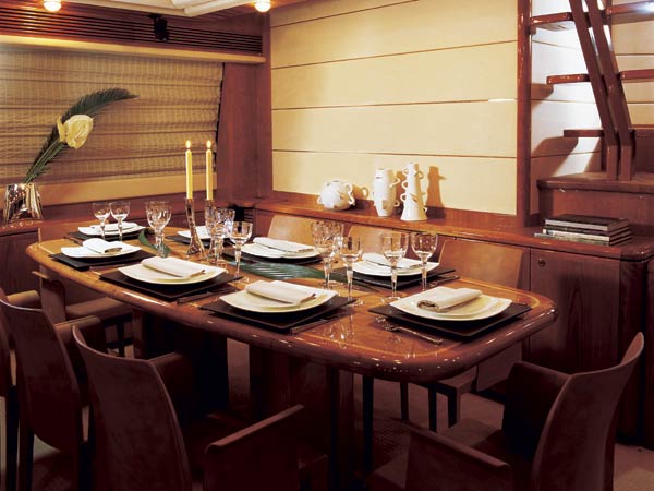 ferretti880-yacht-g2.jpg promo image