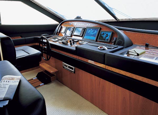 ferretti880-yacht-g6.jpg promo image