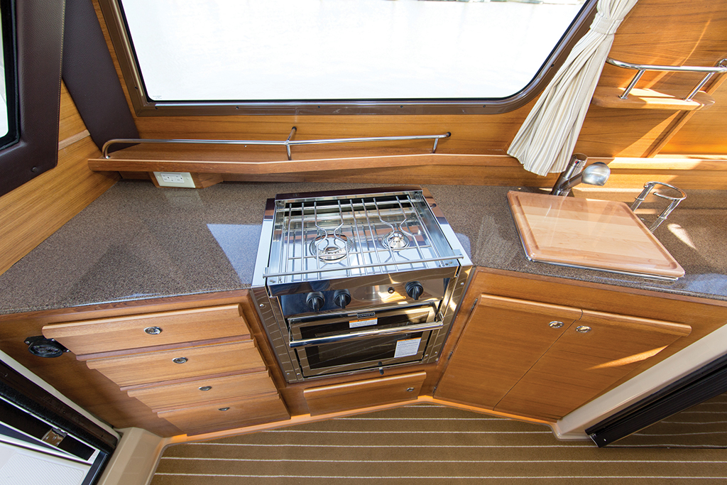 03-ranger-tugs-r-29-cb.jpg promo image