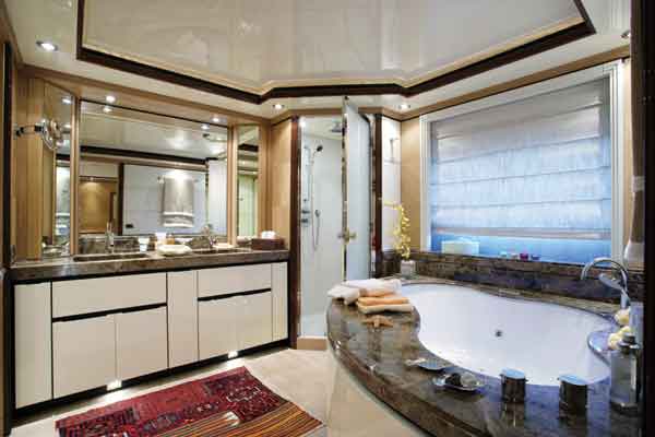 saramour-yacht-g2.jpg promo image