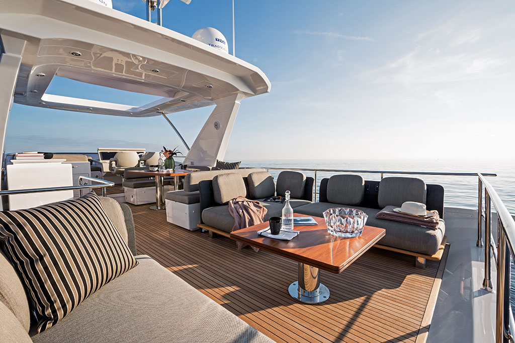 Azimut 66 Fly flybridge