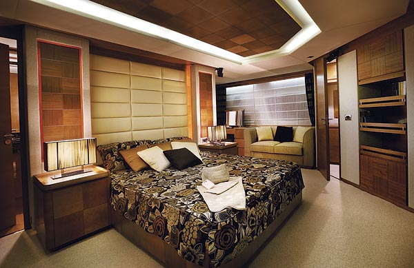 azimut85-yacht-g3.jpg promo image
