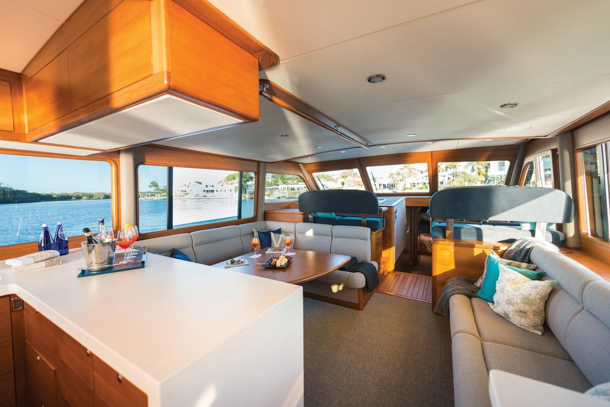 Grand Banks 60 salon