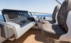 Azimut 80 helm