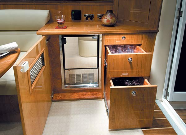 riviera-38-open-flybridge-g3.jpg promo image