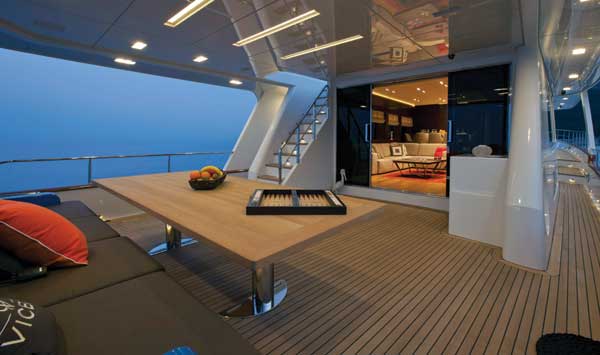 05_vicem107_aftdeck.jpg promo image