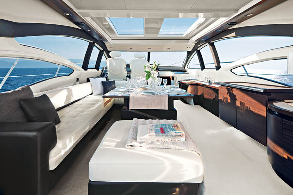 Azimut62S_Italia-3_590w.jpg promo image