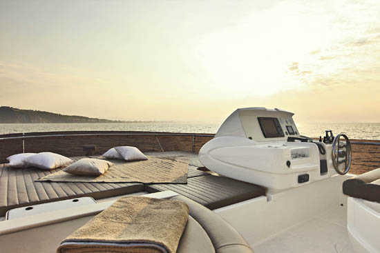 ferretti720-6_550w.jpg promo image