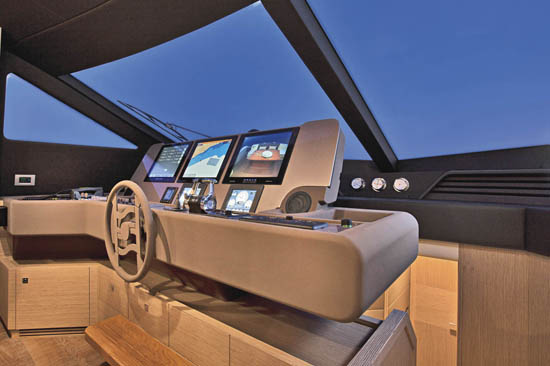 ferretti720-3_550w.jpg promo image