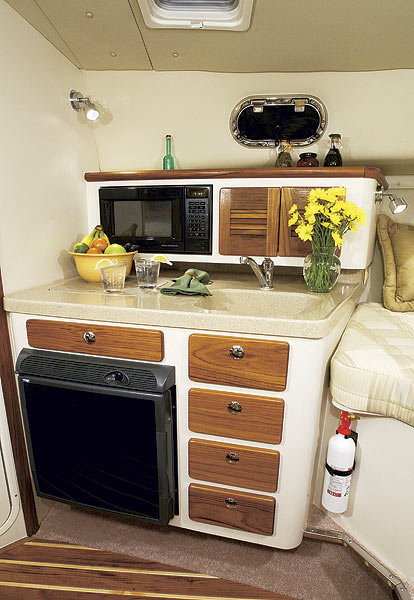pursuit3370-yacht-g6.jpg promo image