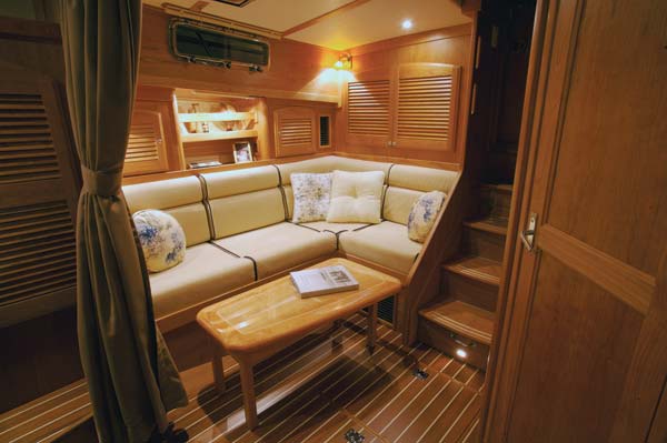 sabre34-yacht-g10.jpg promo image