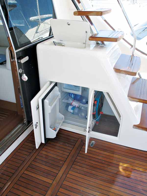 mochi-craft-dolphin-64-fly-g7.jpg promo image