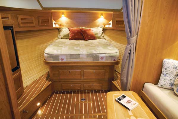 sabre34-yacht-g6.jpg promo image