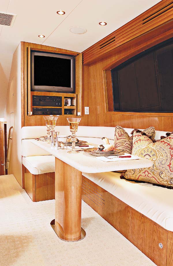 hatteras54-yacht-g2.jpg promo image