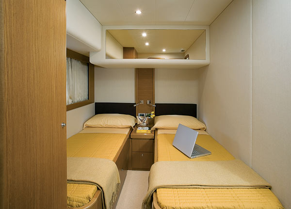 ferretti-592-g1.jpg promo image