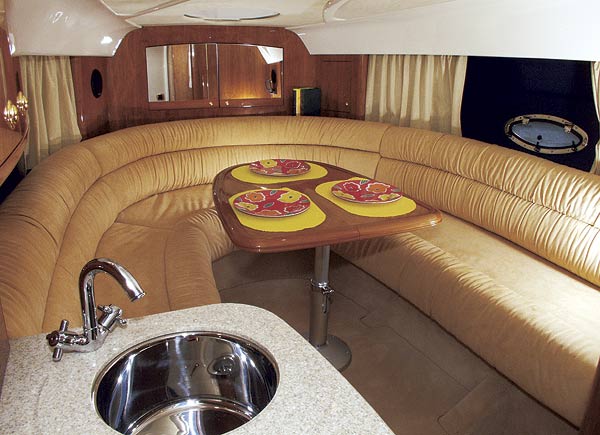 cranchi33-yacht-g2.jpg promo image